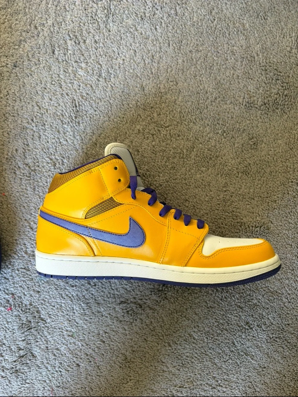 Air Jordan 1 Mid “Lakers” (University Gold/Court Purple/White), Men’s US Size 11